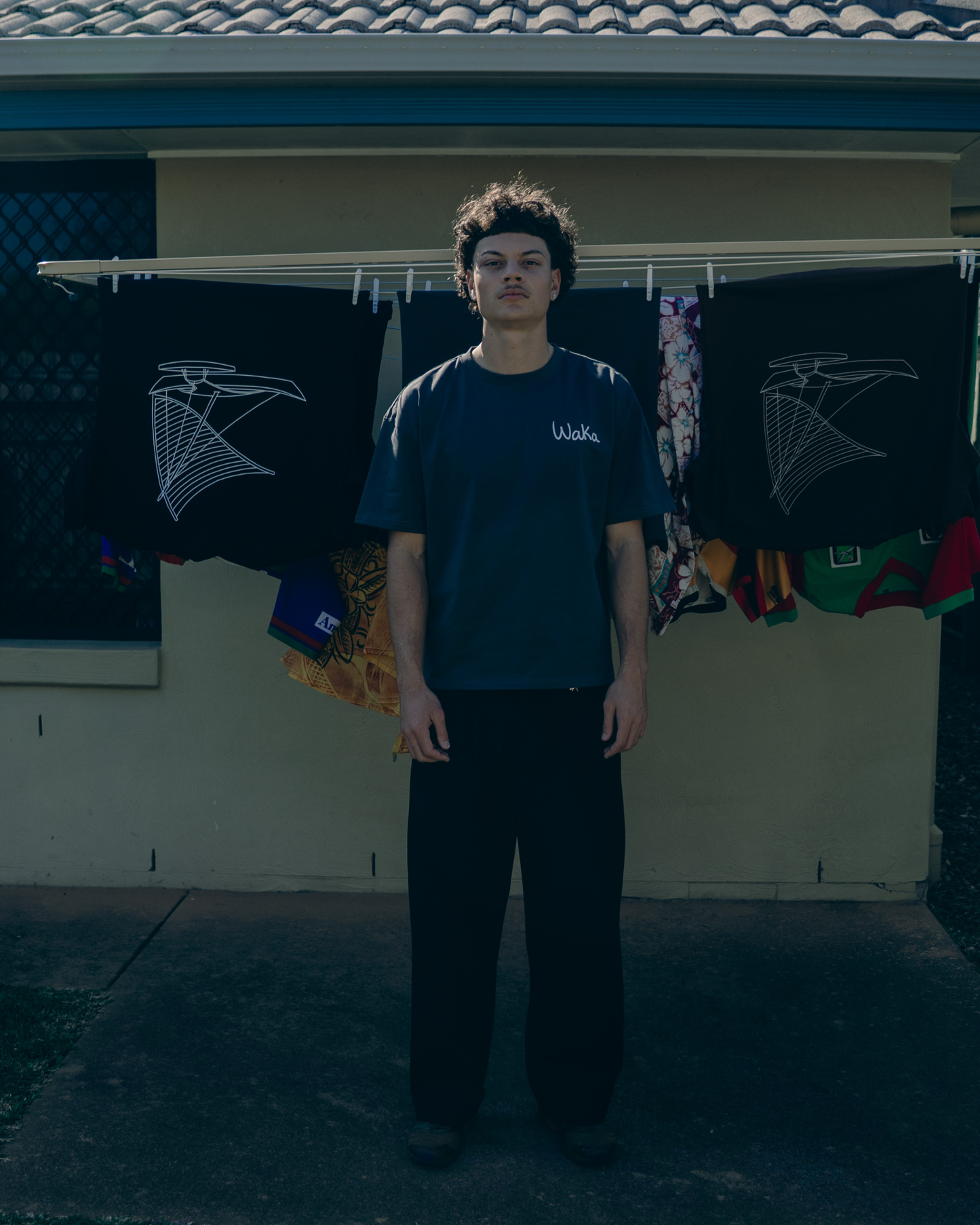 DEBUT TEE - CHARCOAL