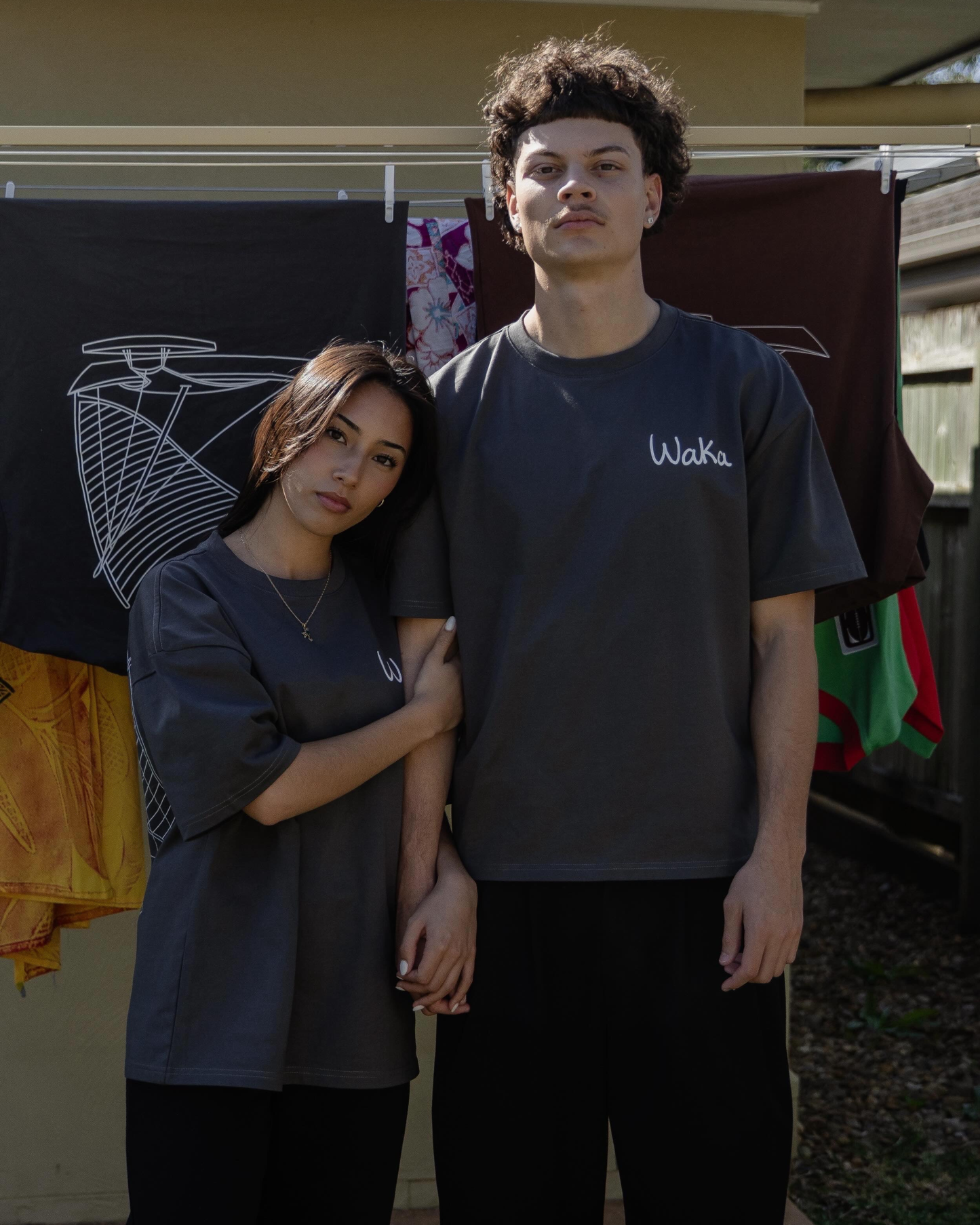 DEBUT TEE - CHARCOAL